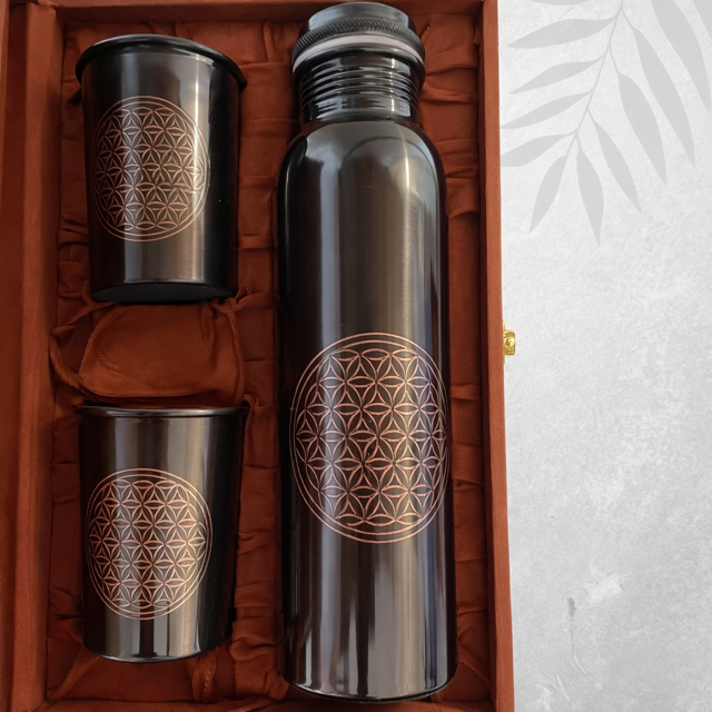 Ensemble Fleur de Vie en Cuivre Pur – Bouteille 950 ml et 2 Tasses 300 ml – Coffret Velours