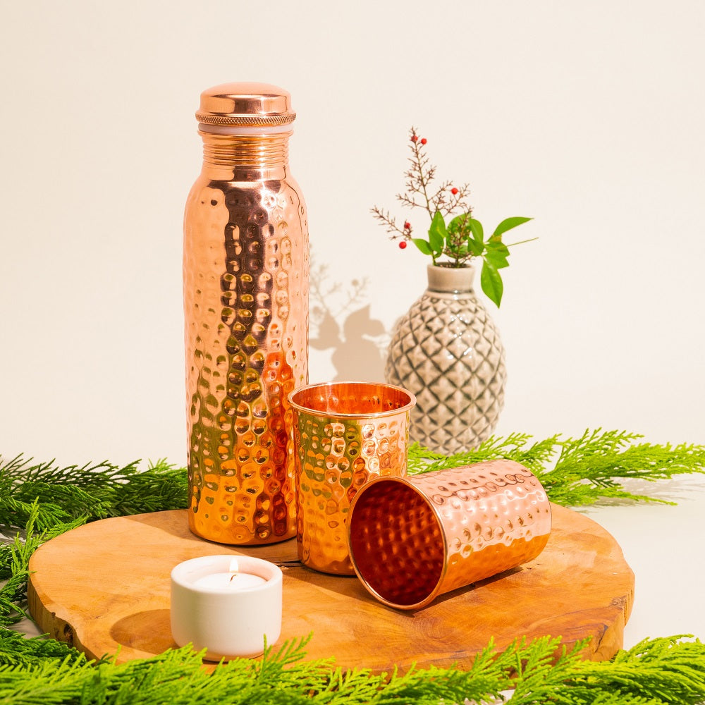Ensemble Bouteille en Cuivre Martelé avec 2 Tasses – Coffret Cadeau Velours