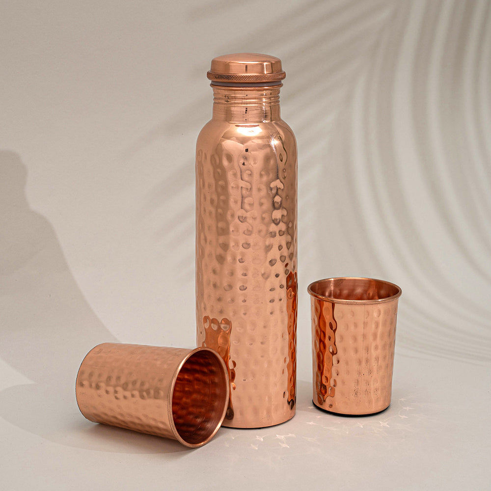Ensemble Bouteille en Cuivre Martelé avec 2 Tasses – Coffret Cadeau Velours